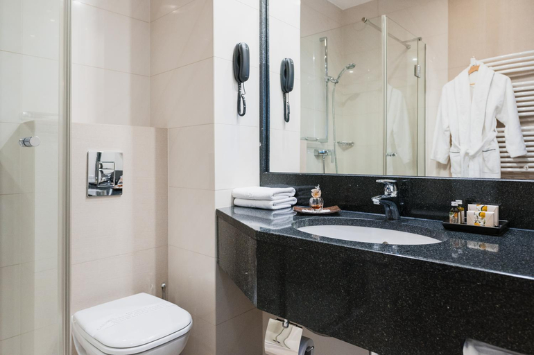 Bathroom 4, Crown Piast Hotel & SPA, Kraków City
