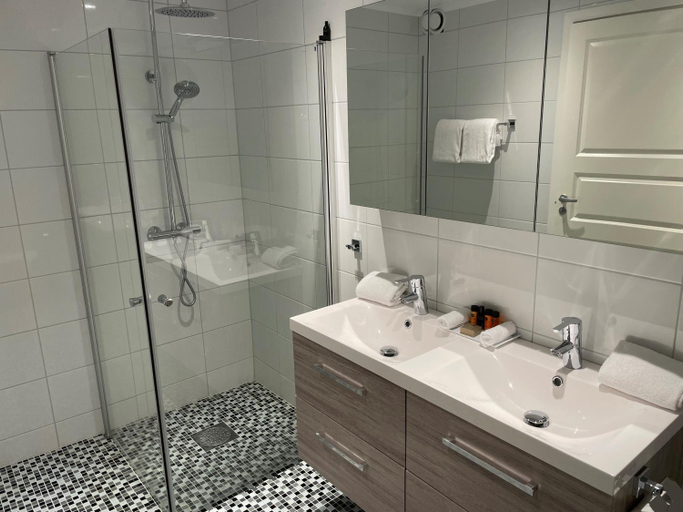Bathroom 4, Hotel Wassilioff, Larvik
