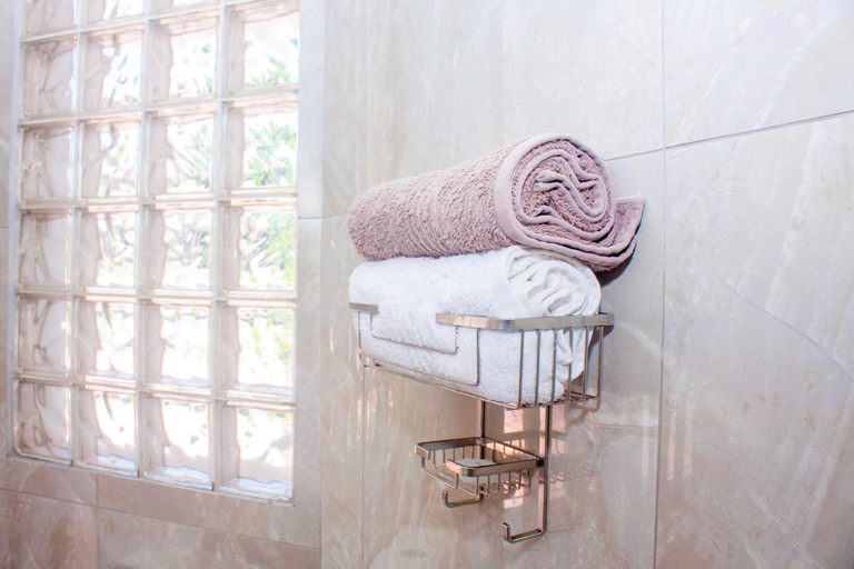 Bathroom 3, Angel Guest House - Beach Front, Maputo