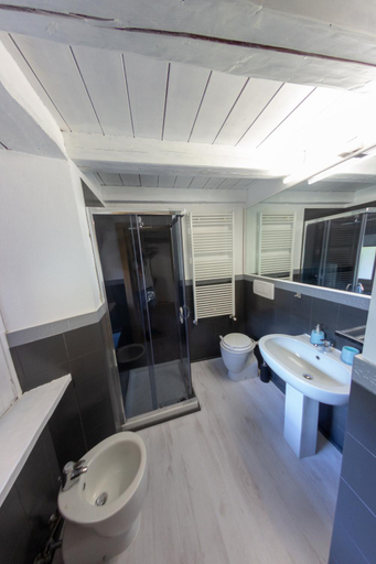 Bathroom 2, Casa Patrone, Novara