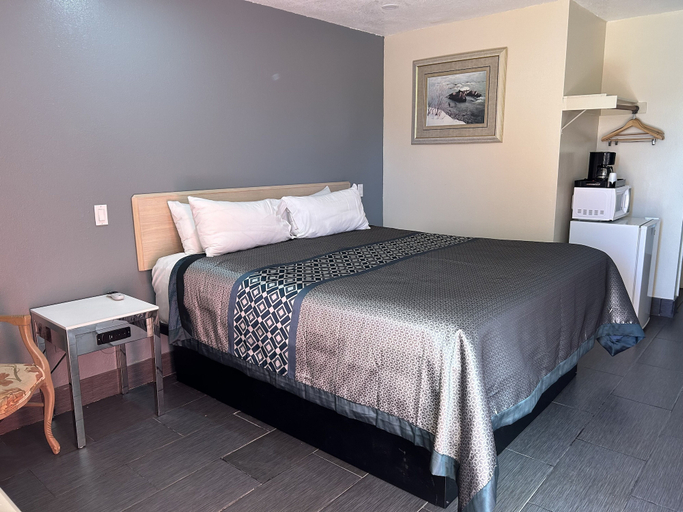 Bedroom 2, California Inn & Suites Adelanto US 395, San Bernardino