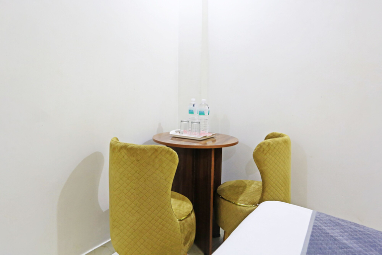 Bedroom 2, Hotel Broadway, Delhi