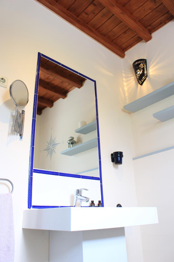 Bathroom 2, O Zimbreiro, Lajes do Pico