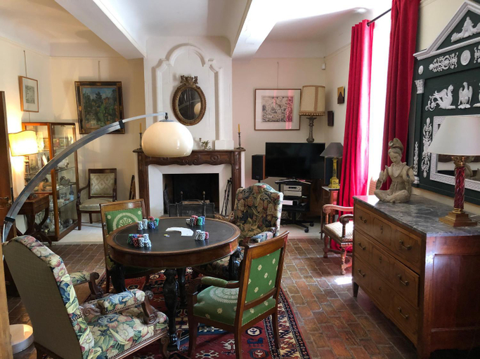 Others 4, Villa du defens, Vaucluse
