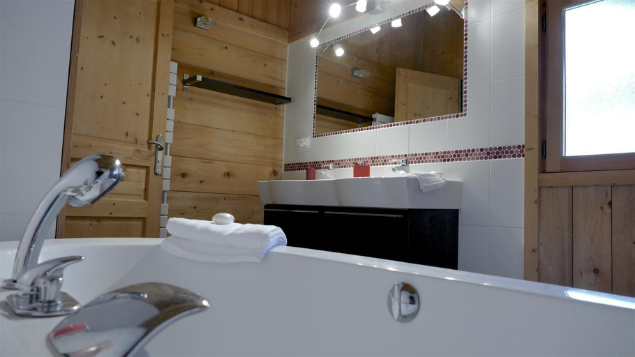 Bathroom 3, LES 3 CIMES BLANCHES, Haute-Savoie