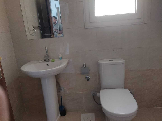 Bathroom 2, La bonita compound, Al-Ghurdaqah 2
