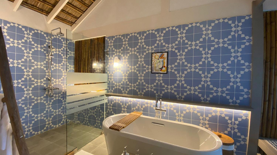 Bathroom 5, Cora Cora Maldives - Premium All-Inclusive Resort, Raa Atoll