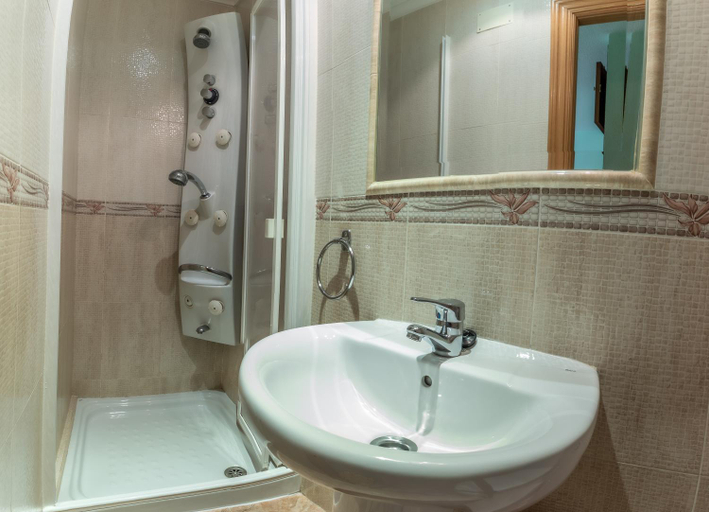 Bathroom 4, Pensión Isabel by Vivere Stays, Salamanca