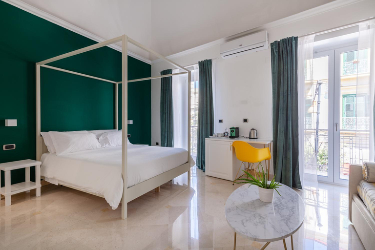 Bedroom 2, Pompei Plaza, Napoli
