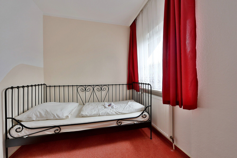 Bedroom 3, Der Wolfshof, Goslar