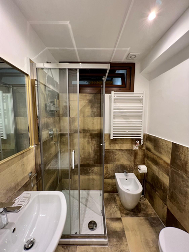 Bathroom, Via della Scala Suite, Rome