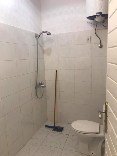 Bathroom 5, Station House, Sant Katrin