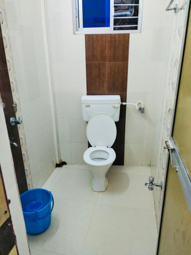 Bathroom, Hotel Nishi, Baleshwar