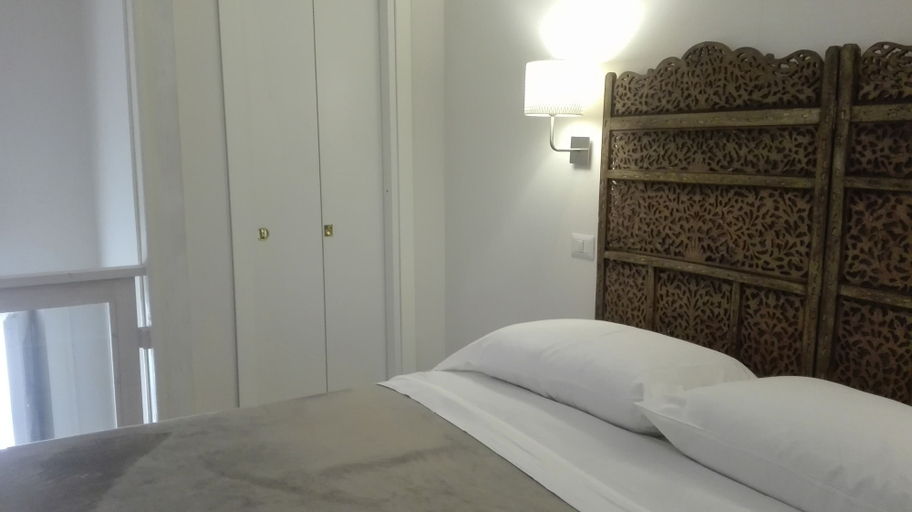 Bedroom 4, Piano Nobile, Napoli