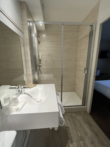 Bathroom 4, Hôtel De Troyes, Aube