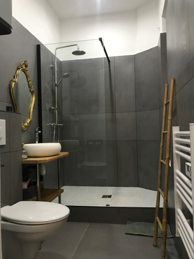 Bathroom 2, Bon'appart, Corse-du-Sud