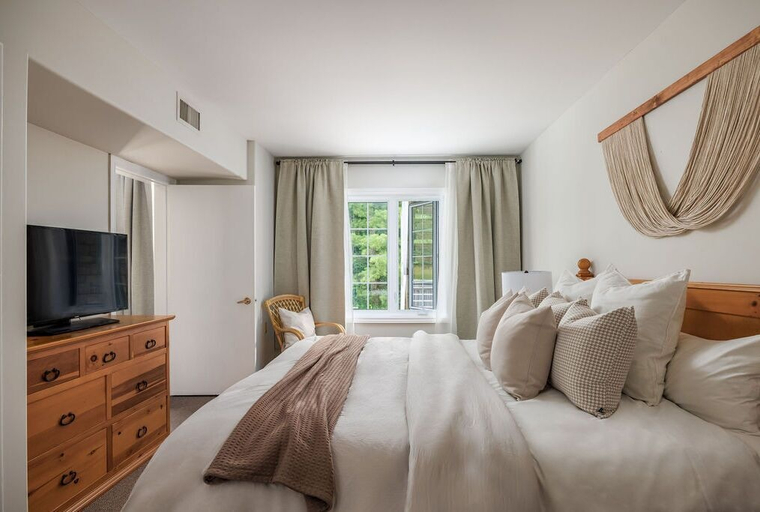 Others 4, Horseshoe Valley Suites - The Sierra, Simcoe