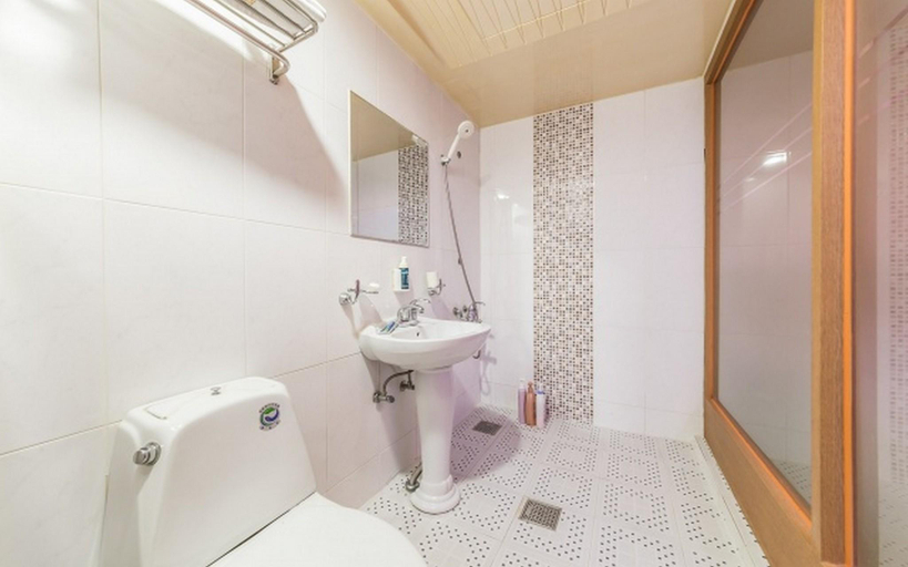 Bathroom 5, Oryu Bon Motel, Guro