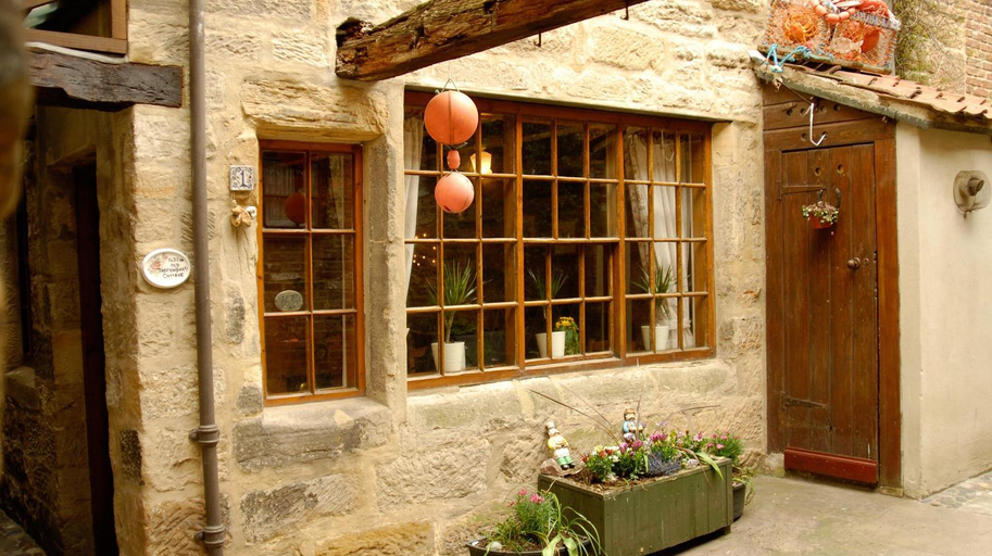 Exterior & Views