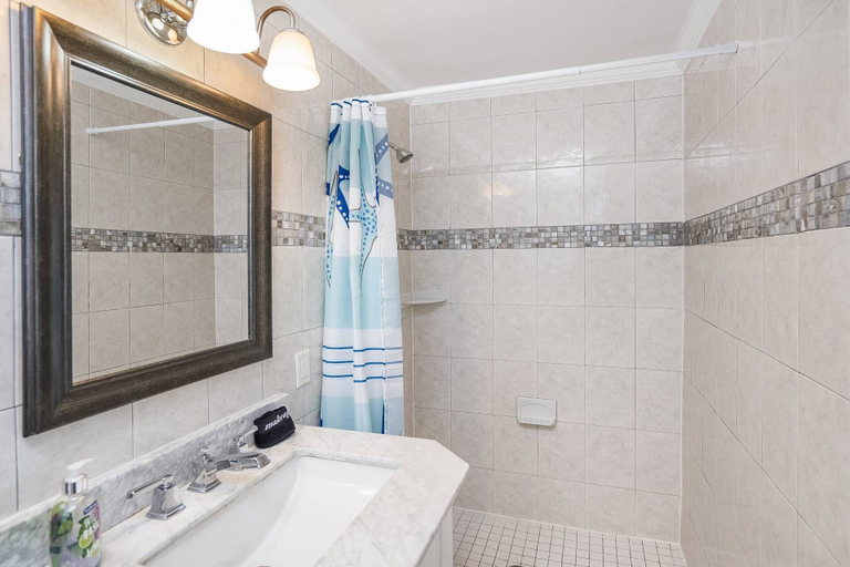 Bathroom 3, Oceans 13 Unit A, Saint Johns