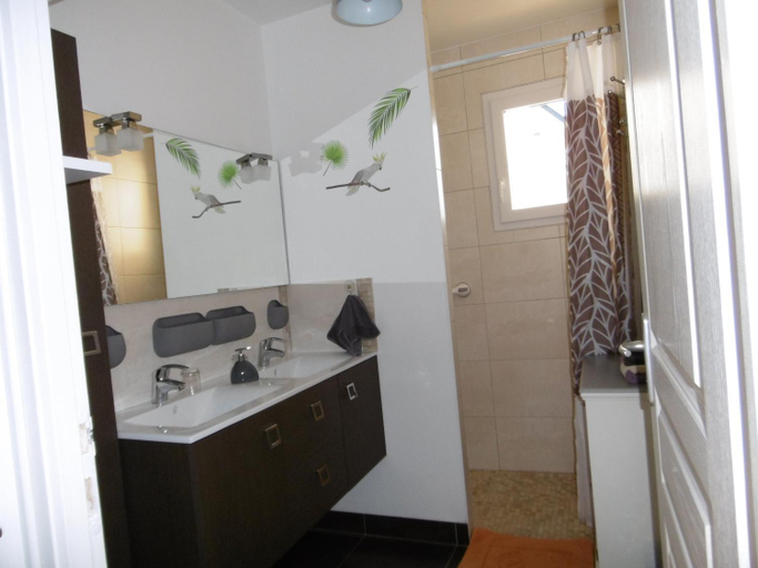 Bathroom, Chambre d'Hotes La Marie Pierre, Morbihan
