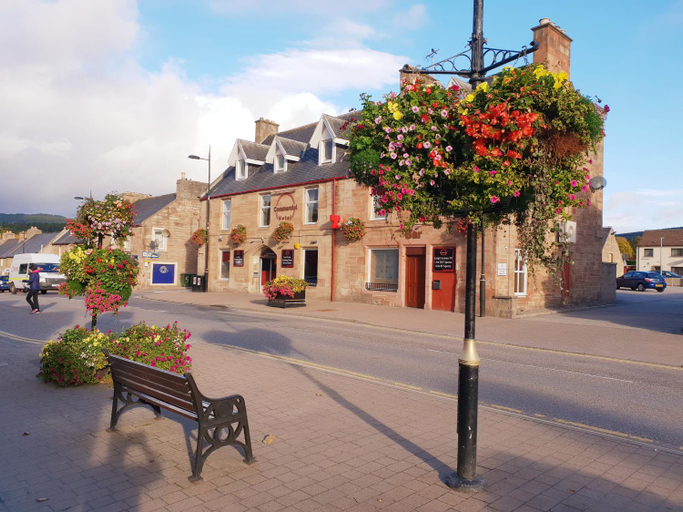 Exterior & Views, COMMERCIAL HOTEL, Highland