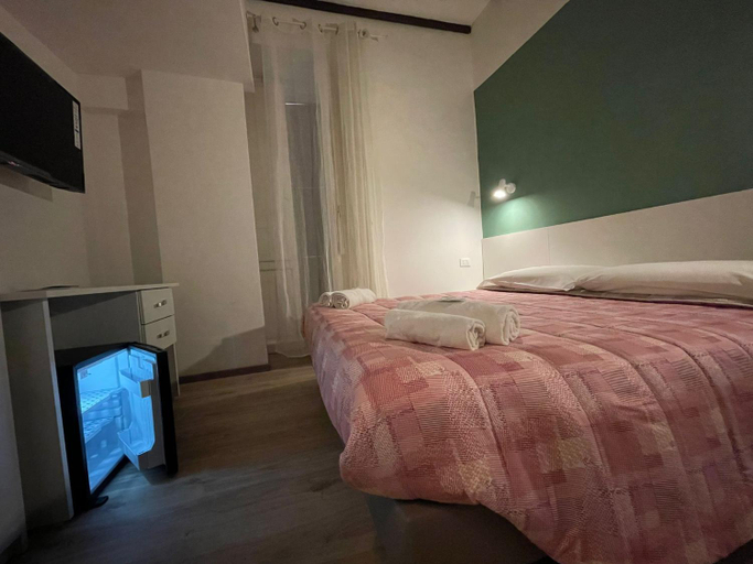 Others 4, guest house cernaia, Rome