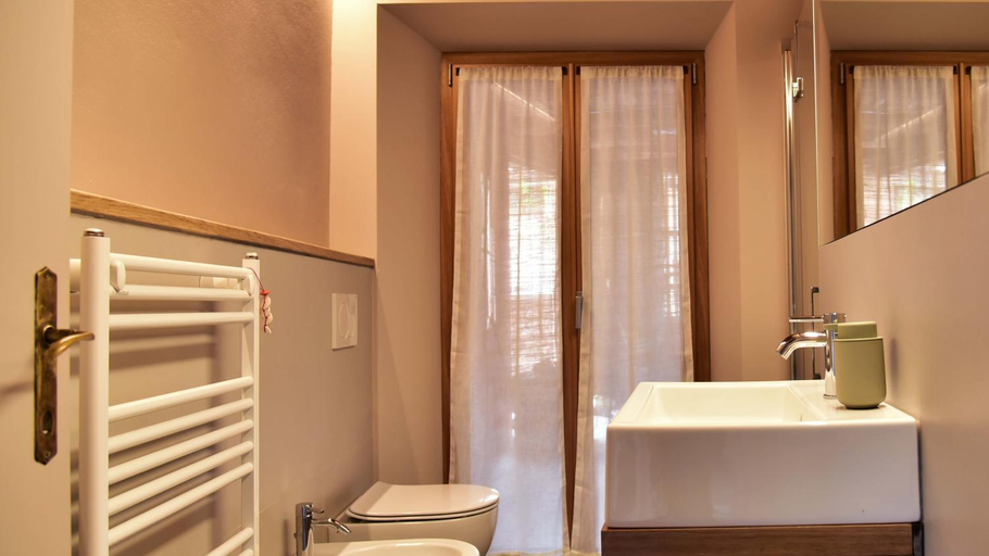 Bathroom 2, Il Ronchetto, Varese