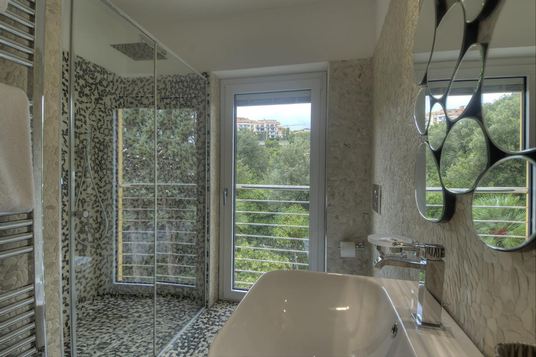 Others 5, Residenza Ginepri 69, Savona