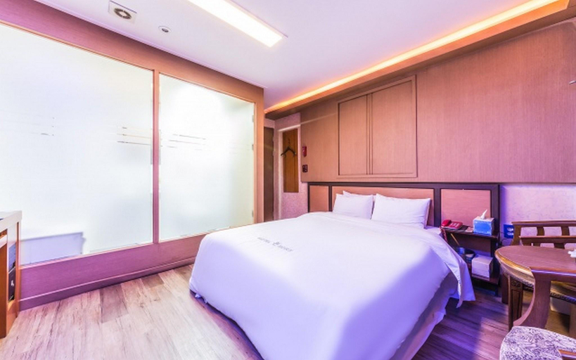 Bedroom 2, Oryu Bon Motel, Guro