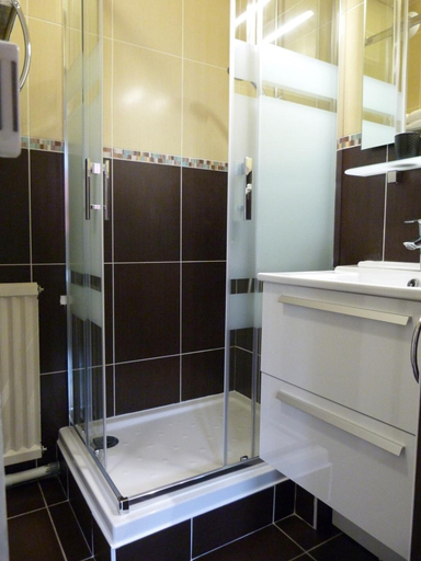 Bathroom 4, Hôtel Le Bretagne, Morbihan