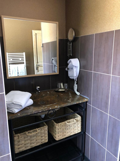 Bathroom 4, L'hôtel d'Arc, Côte-d'Or