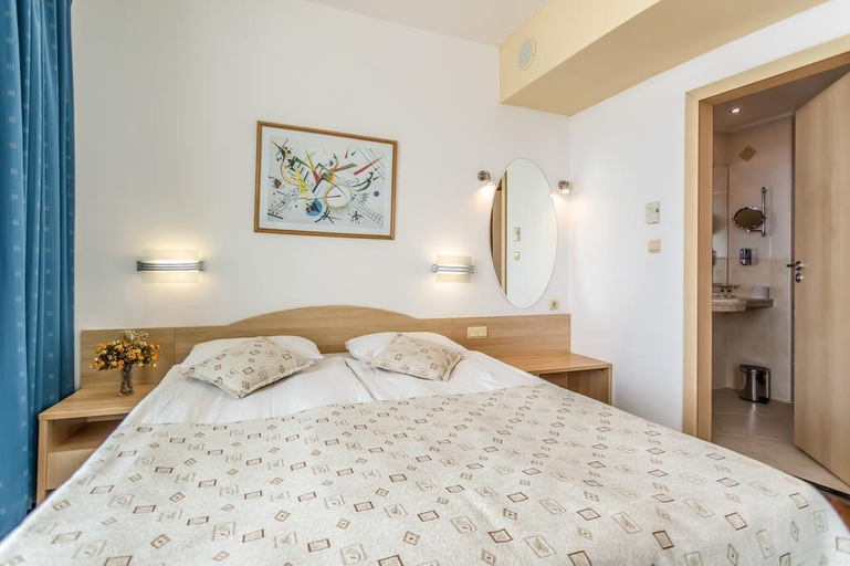Bedroom 3, Effect Grand Victoria Hotel, Nesebar