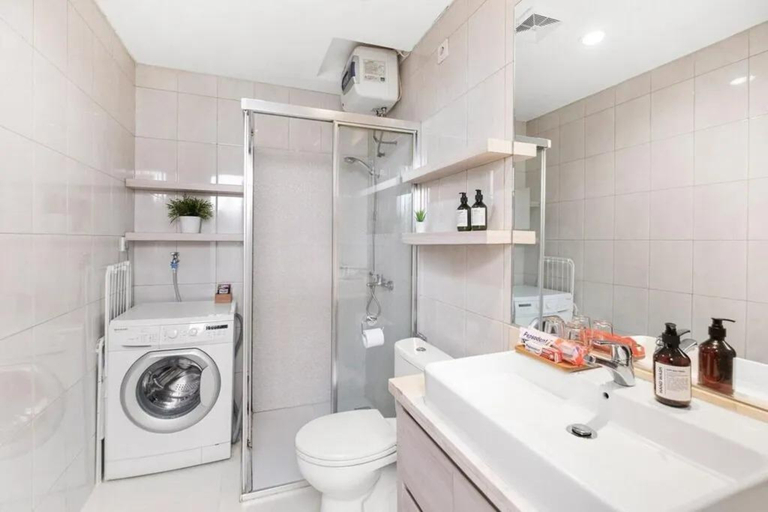 Bathroom 5, Gala by Kozystay, Central Jakarta