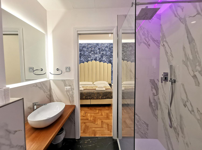 Bathroom 3, Navona Central Relais, Rome