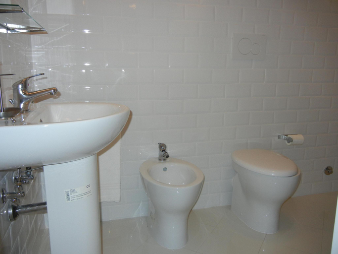 Bathroom 3, Piccolo Imperiale, Rome