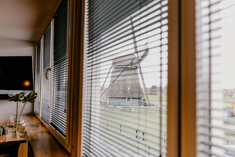 Others 5, Millsight, Uitgeest