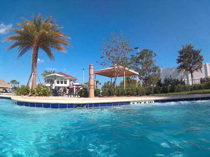 Exterior & Views 2, 2bd Top Floor Condo Overlooking Pool by Shine Villas, Osceola