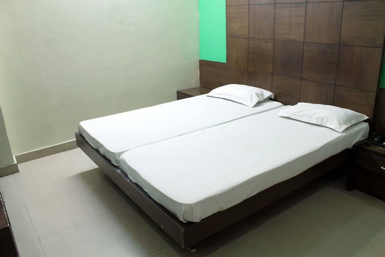 Bedroom 2, Hotel Saina International, West