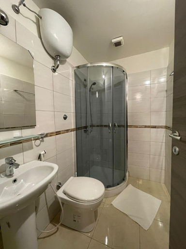 Others 5, guest house cernaia, Rome