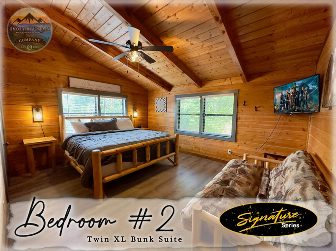 Room 4, Tennessee Treasure 11 Beds Pool Theater, Sevier