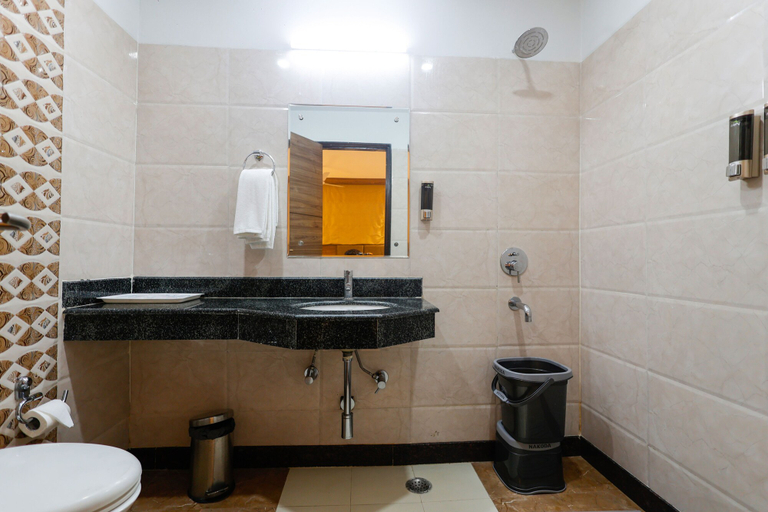 Bathroom 4, Hotel Dolphin International, Varanasi
