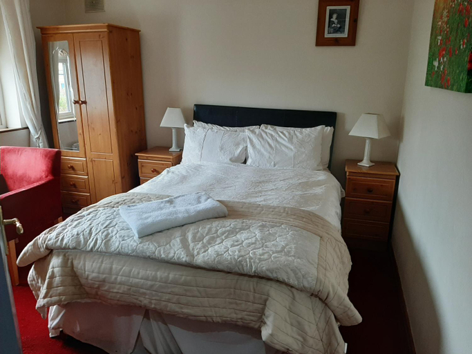 Bedroom 2, Aaron Vale B & B