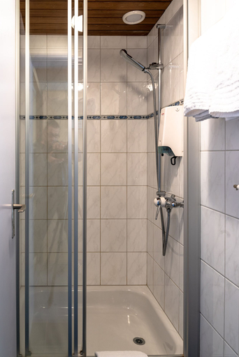Bathroom 3, Hotel Ermitage Kandersteg, Frutigen