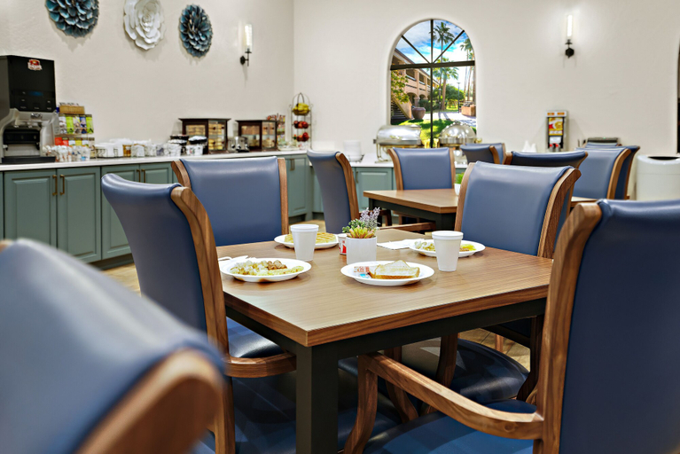Food & Drinks 5, La Fuente Inn & Suites, Yuma