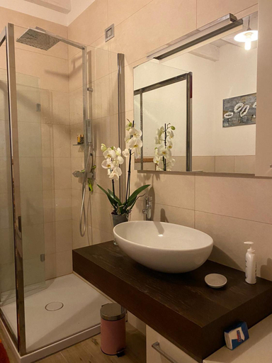 Bathroom 2, Cammino Nel Verde, Parma