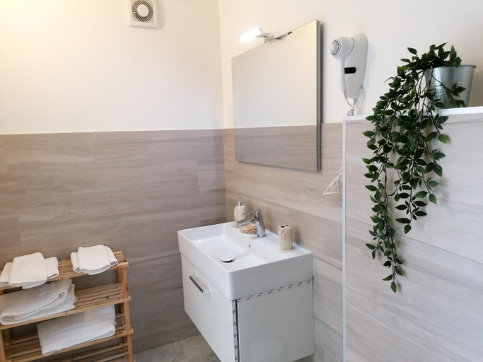 Bathroom 2, Rara Domus B&B, Napoli