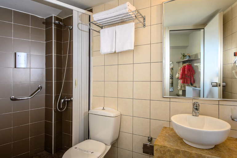 Bathroom 4, Marin Hotel, Crete