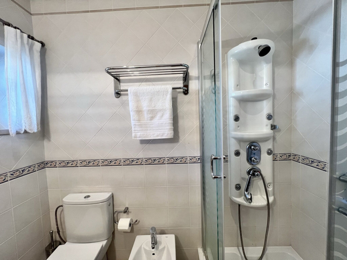 Bathroom 4, Quarteira Classic With Pool by Homing, Loulé