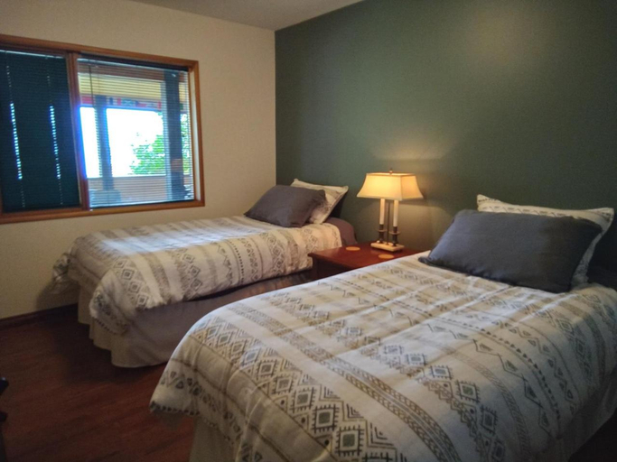 Others 2, Hannie's Gasthuis, Columbia-Shuswap